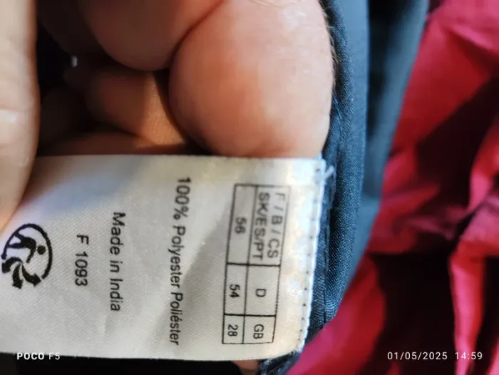 Robe fond noir  couleur rose blanc bleu - photo numéro 10