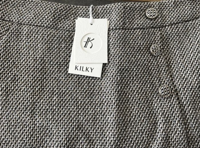 Jupe short neuve - photo numéro 3