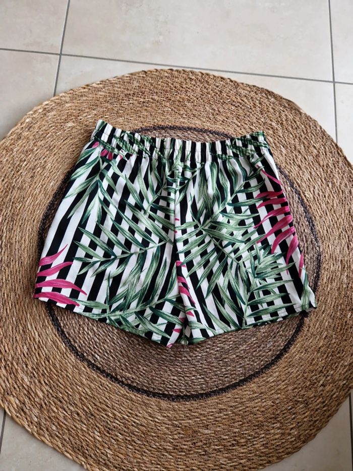 Joli short original taille 36 - photo numéro 2