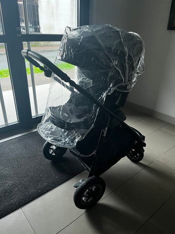 Poussette joie versatrax en très bon état