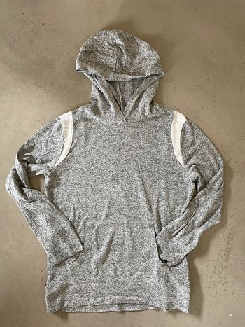 Sweat gris léger à capuche