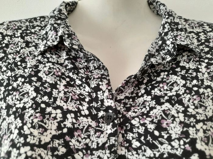 Robe courte avec volant en bas. - photo numéro 2