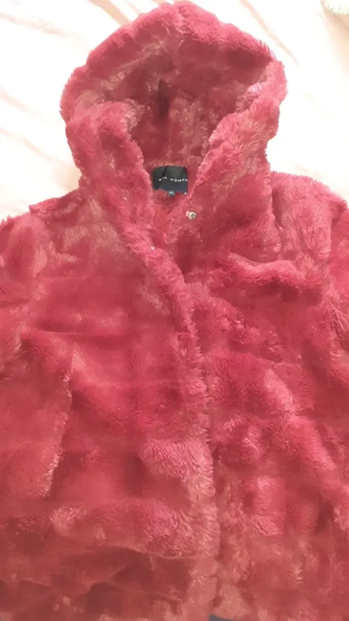 Manteau en fourrure rouge - photo numéro 4