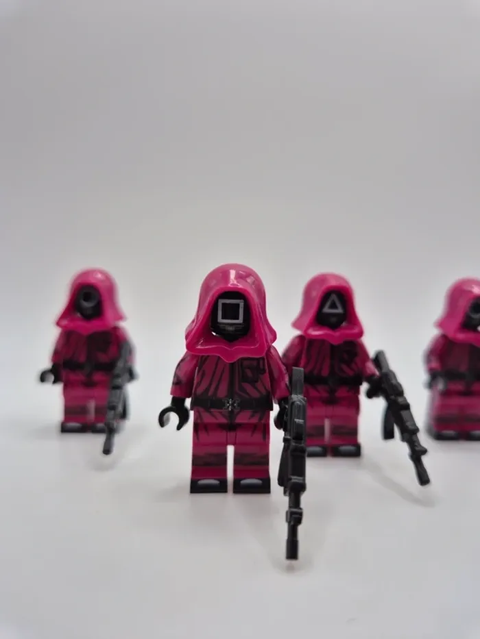 Figurines type lego 4 soldats gardes Squid Game - photo numéro 2