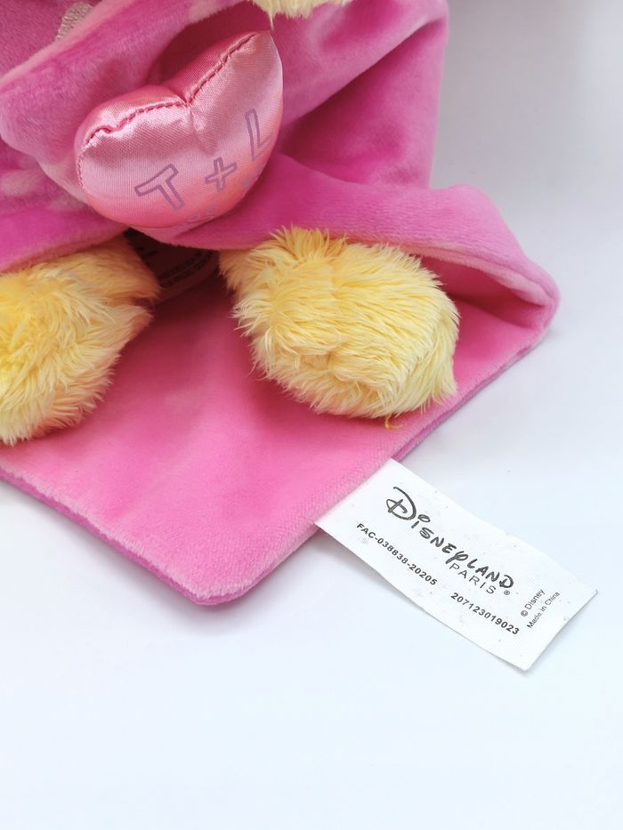 Peluche doudou chien Lady DISNEYLAND Belle et le clochard couverture rose coeur - photo numéro 2