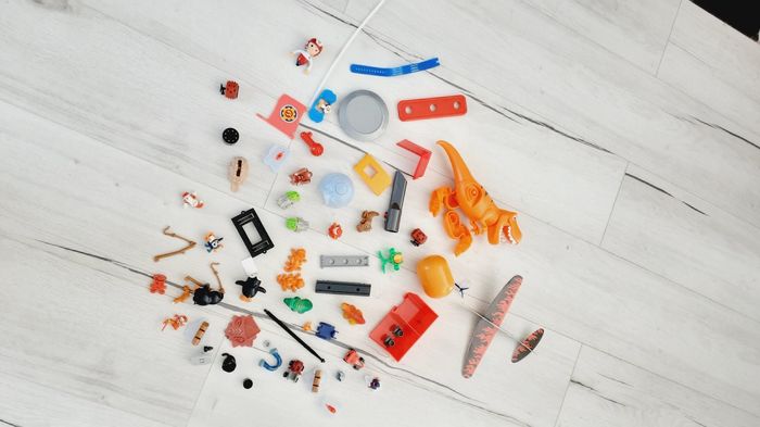 Lot de 49 jouets divers