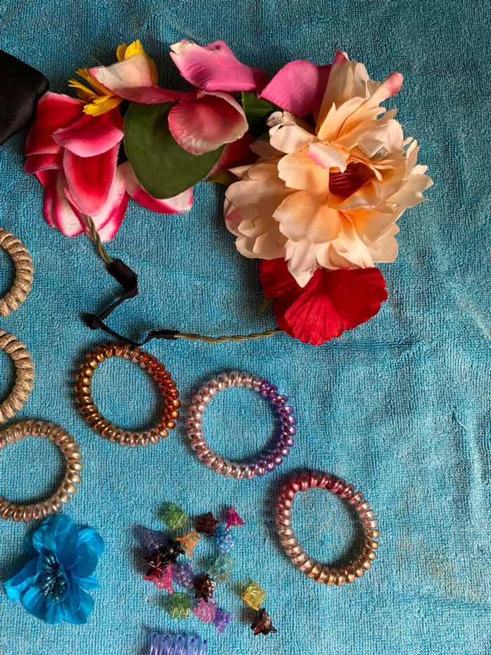 Gros lot d’accessoires pour cheveux TBE - photo numéro 5