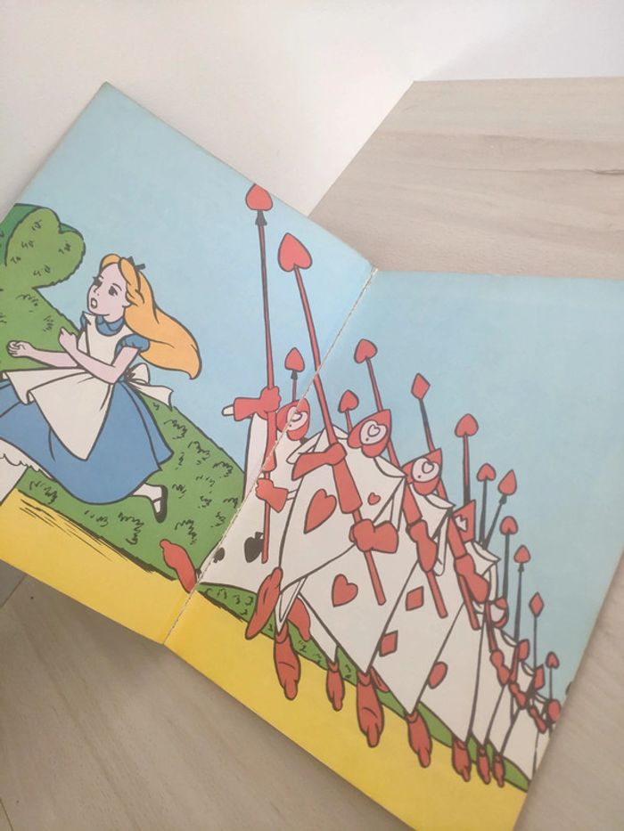 Livre Alice au pays des merveilles bande dessinée du film Walt Disney GDL vintage - photo numéro 4