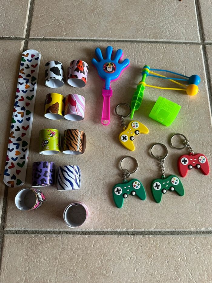 Lot petits jouets