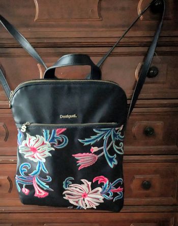 Sac à dos femme en cuir , marque Dezigual