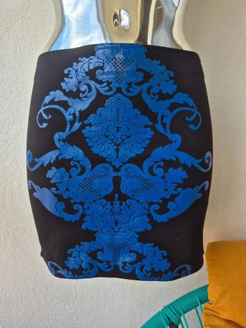 Jupe droite à motif devant