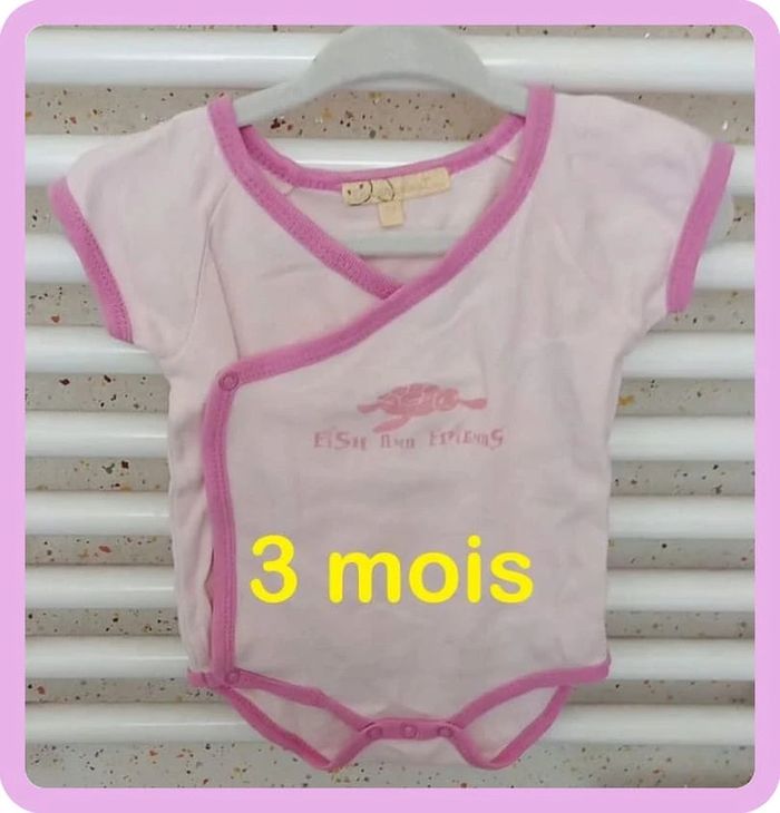 Body manche courte ouverture devant rose motif tortue Tendrement Taille 3 mois