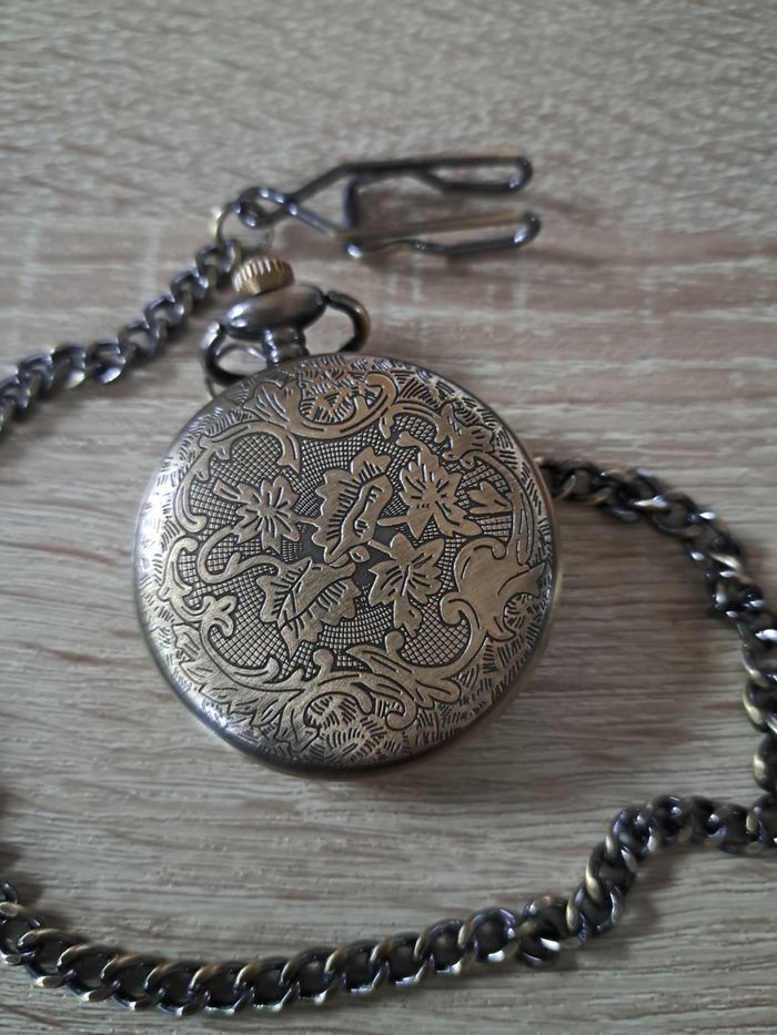 Montre à  gousset  Pokémon Pikachu vendue dans un coffret cadeau - photo numéro 3