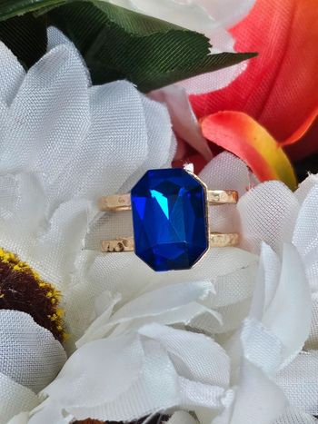 Bague avec pierre topaz bleue