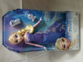 poupée Elsa magie des aurores boréales Disney