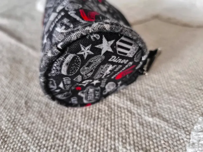 Superbe trousse grise Converse avec dessins stylés - photo numéro 2