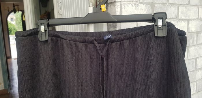 Pantalon noir large . - photo numéro 2