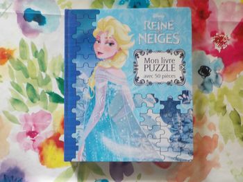 Livre puzzle avec 50 pièces La Reine des Neiges