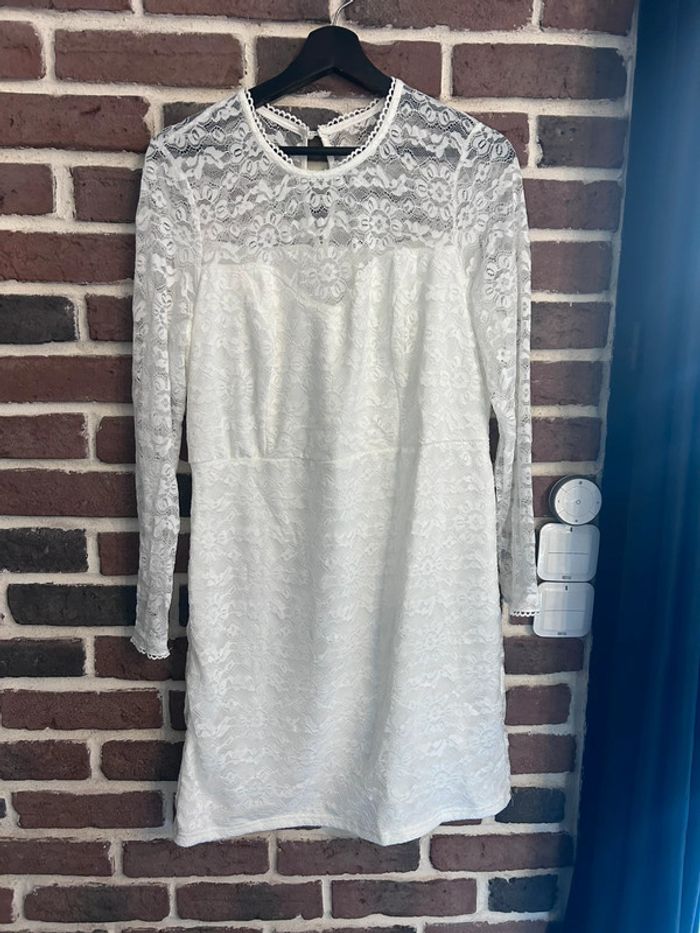 Robe blanche dentelle