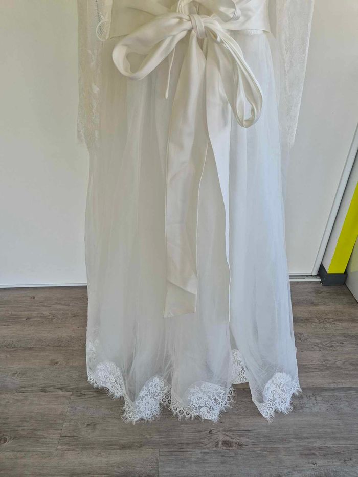 Robe de mariée avec manches en dentelle - photo numéro 8
