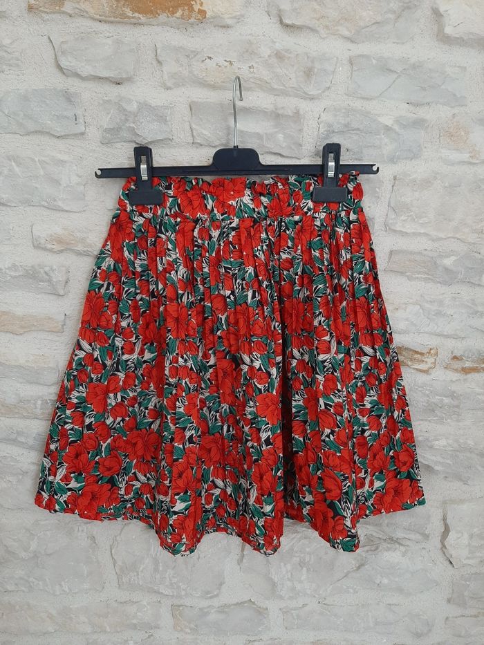 Jupe fleurie rouge "Shein" taille M (38) en très bon etat