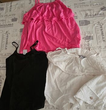 3 tee-shirts fine  bretelle