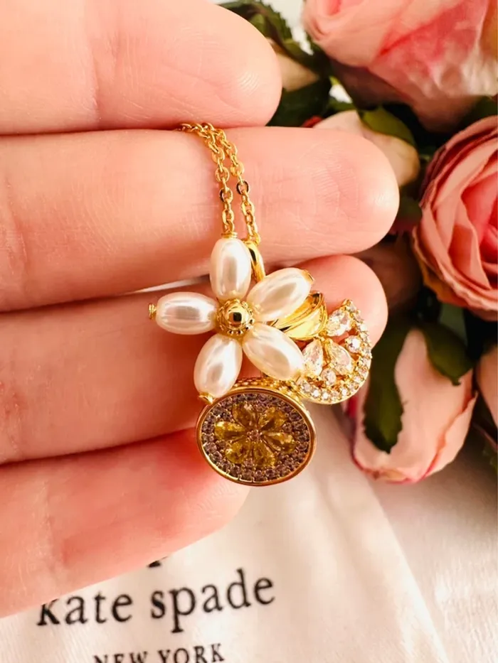 🍋 Collier doré Kate Spade à pendentifs citron et fleurs – Fraîcheur estivale - photo numéro 4