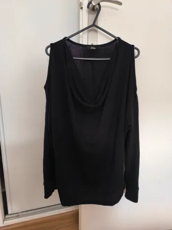 Pull noir