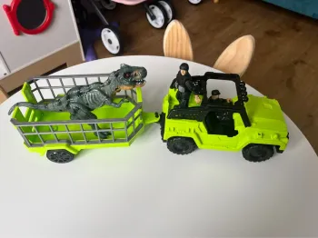 Jeep + dinosaure