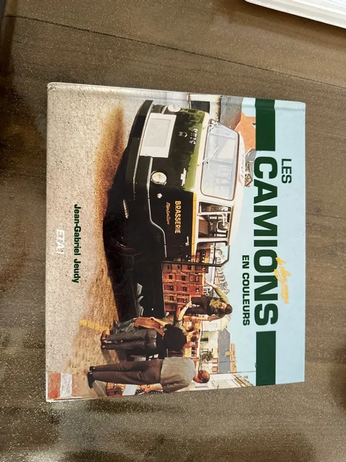 Livre les camions en couleur de chez nous