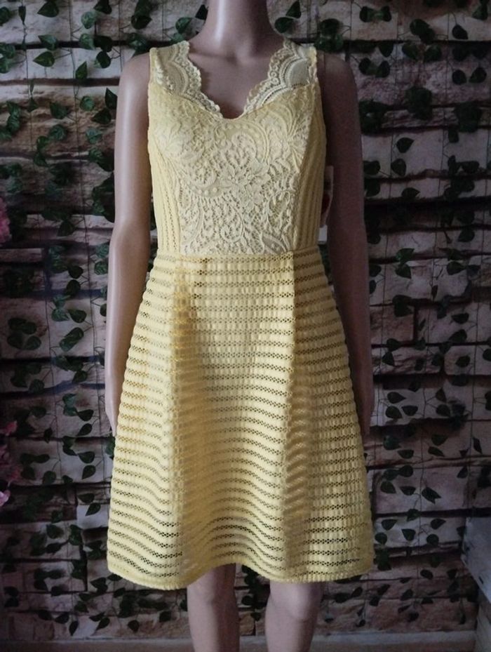 🌸Robe dentelle jaune Just for You Neuve Taille 36🌸 - photo numéro 2