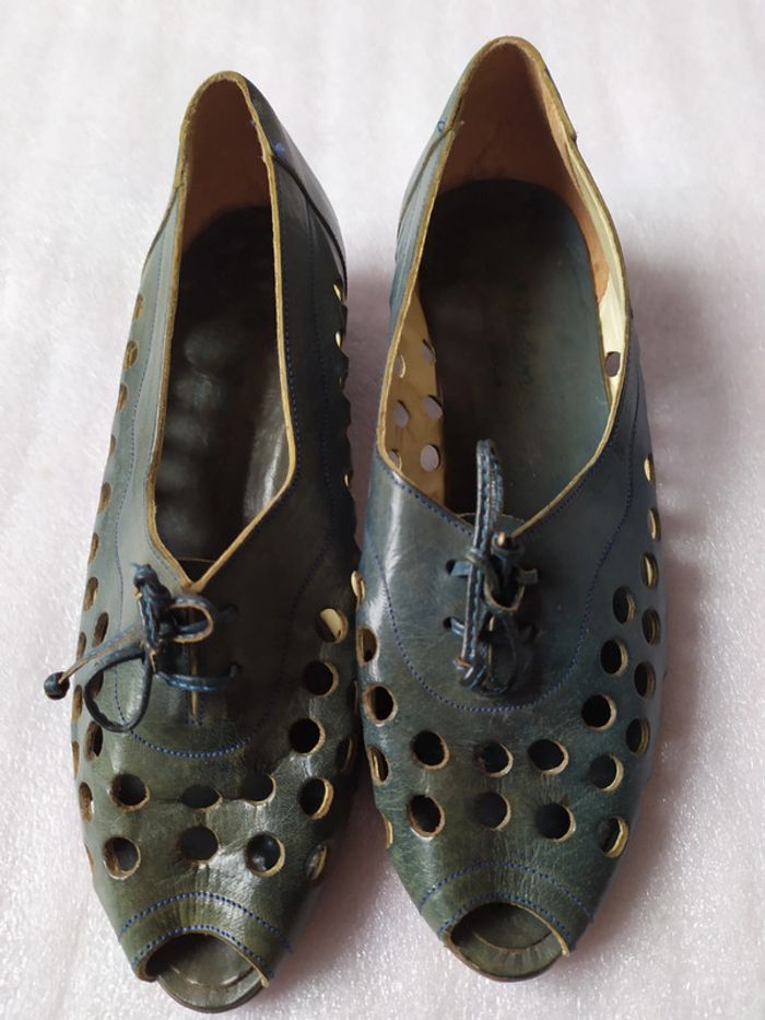 Chaussures ajourés bouts ouvertes P35,5 - photo numéro 4