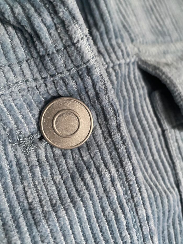 Sur chemise bleue en velours côtelé - photo numéro 2