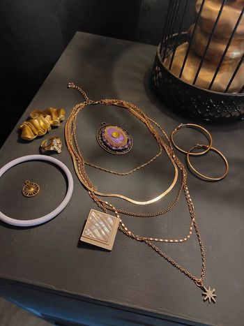 Lot de bijoux vintage et moderne doré