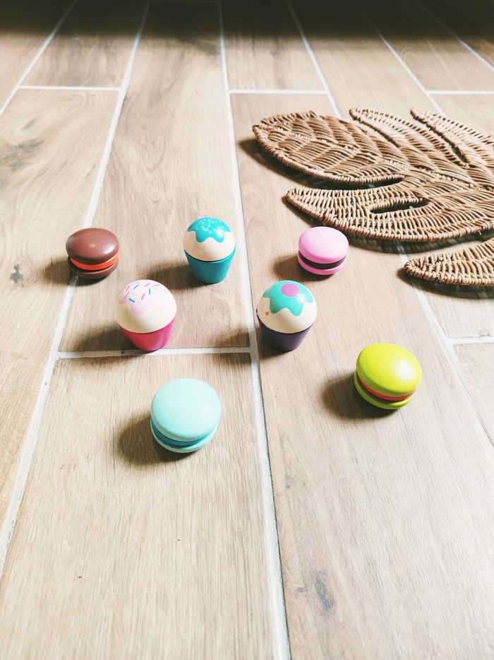 🍰Lot de macarons et gâteaux en bois à scratch marque Oxybul