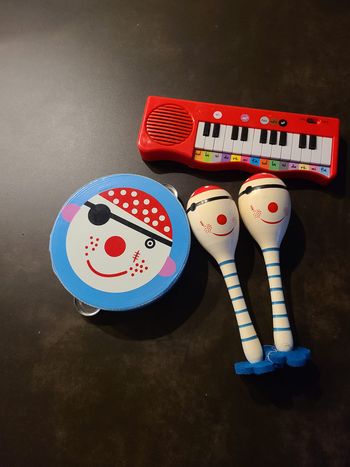 maracas en bois decoré marin pirate fleur 20 cm - instruments musique