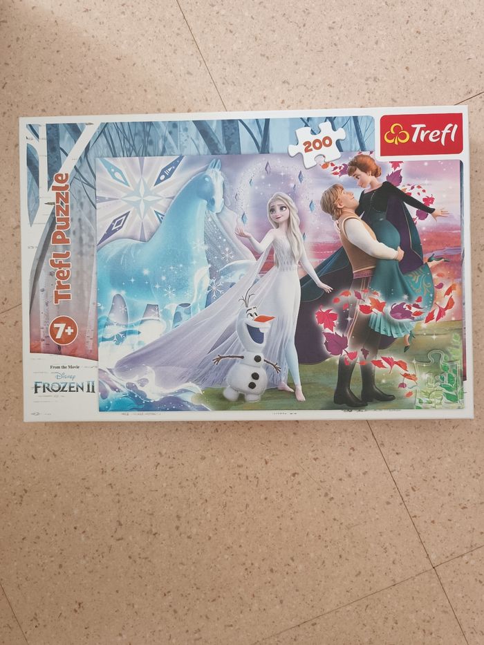 Puzzle neuf reine des neige 200 pieces