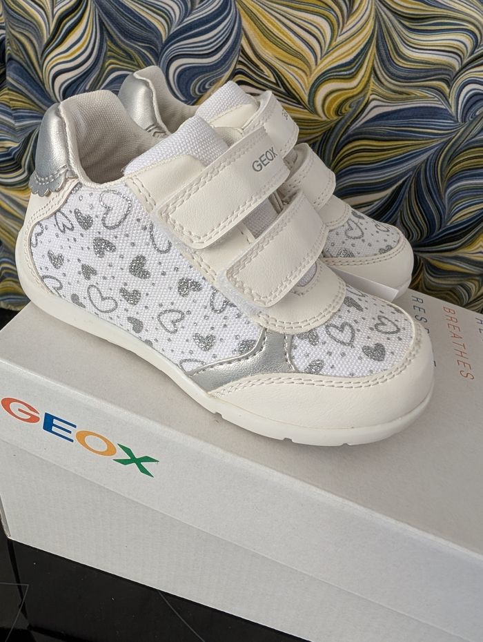 Chaussures fille. Taille 22. Neuf. Geox - photo numéro 3