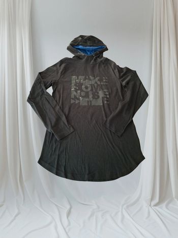 Tee-shirt manche longue capuche 😛