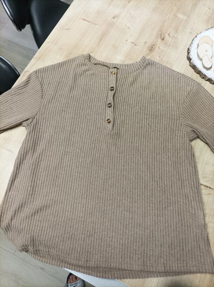 Pull léger marron clair
