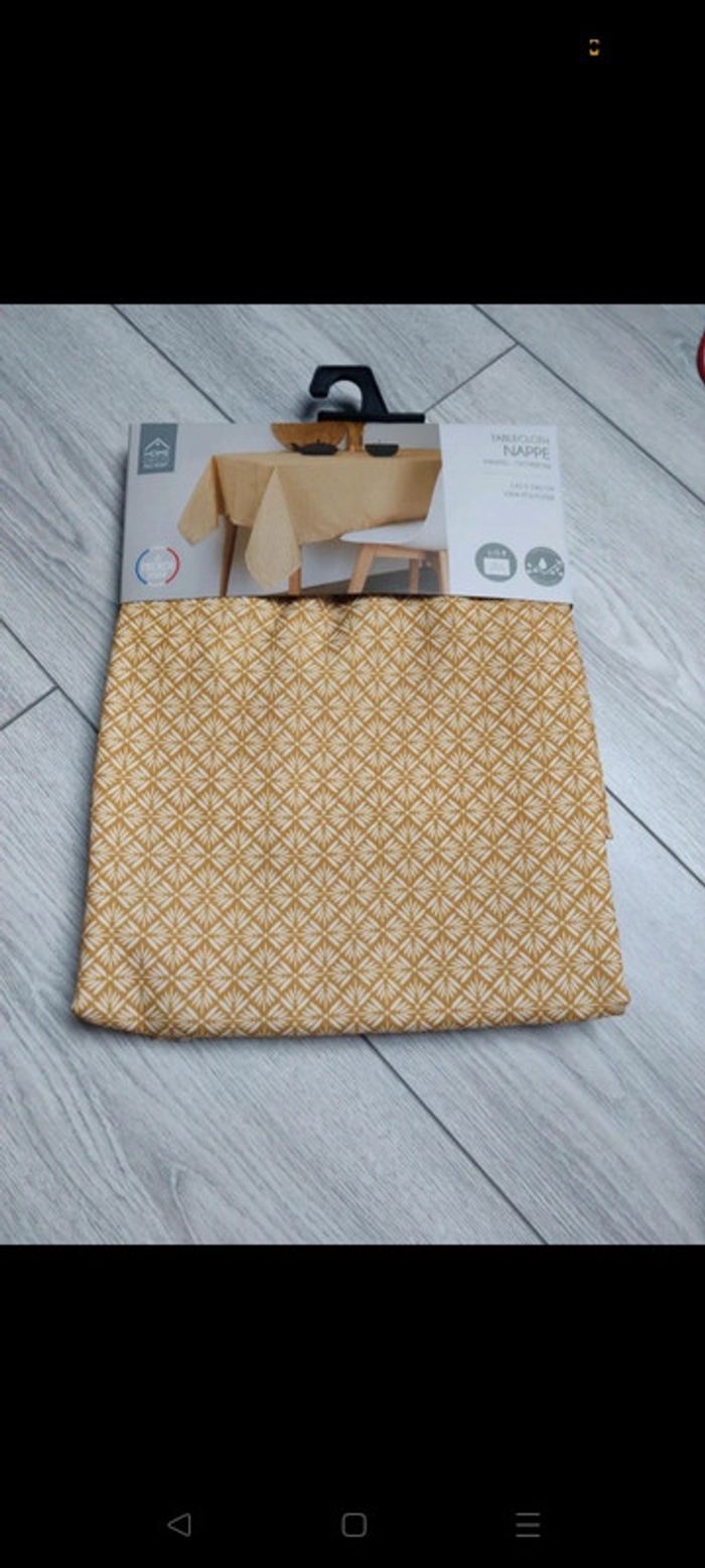Nappe moutarde