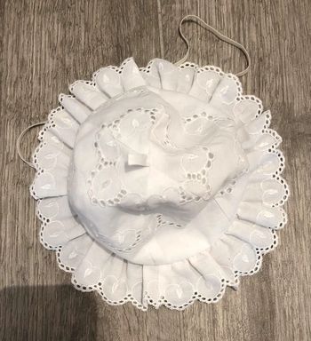 Joli chapeau bébé vintage blanc 39 cm avec broderie