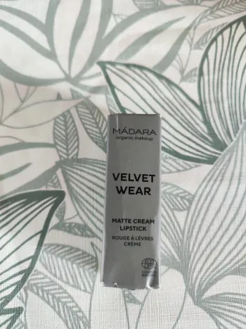 Madara rouge à lèvres crème dark nude 35 3,8g  à utiliser 6 mois après ouverture