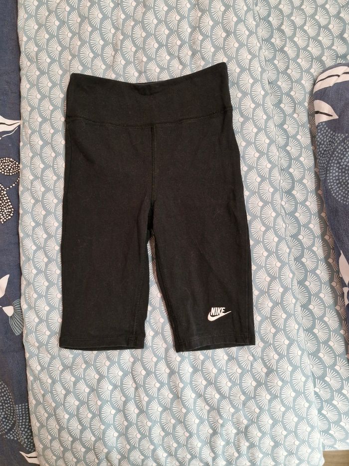 Short cycliste fille Nike taille S 10 ans