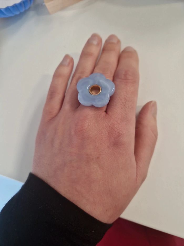 Bague Candy acier et résine fleur bleue Neuve - photo numéro 2