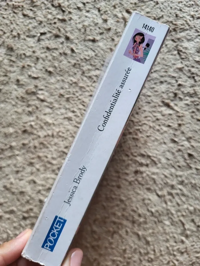 Livre "Confidentialité assurée" de Jessica Brody - Chick lit - photo numéro 4