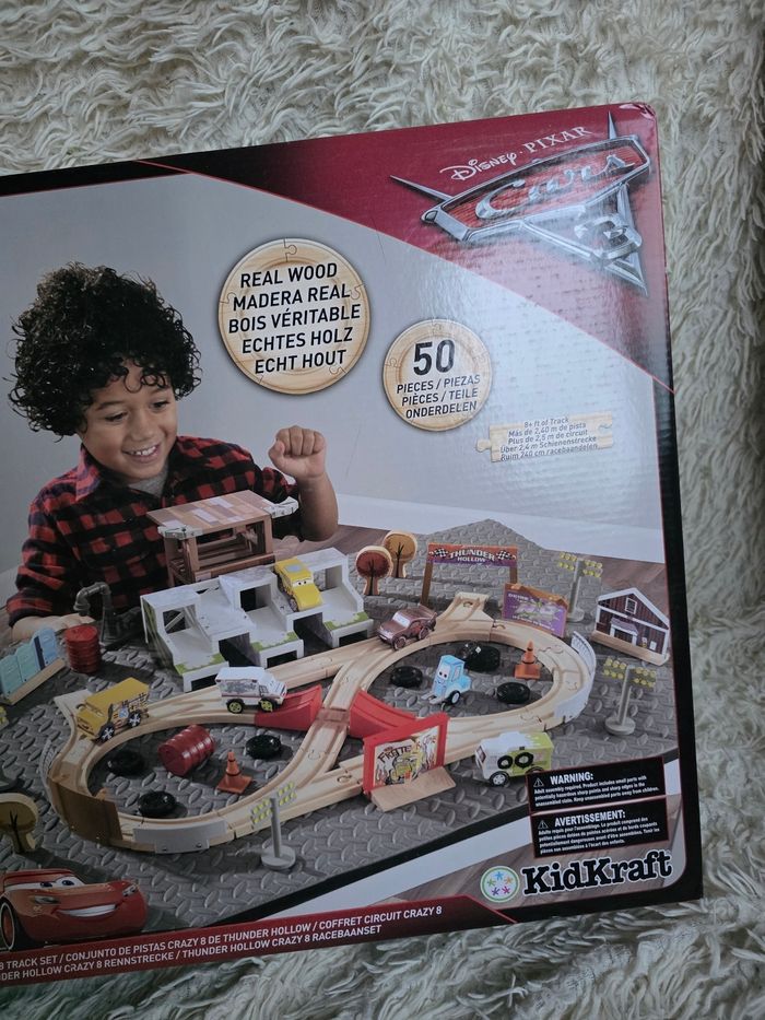 Circuit en bois disney cars 3 avec voiture kidkraft - photo numéro 3