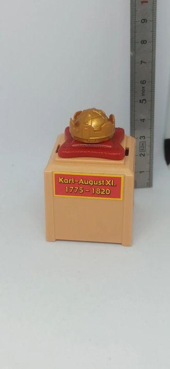 Couronne royale en exposition sur socle playmobil