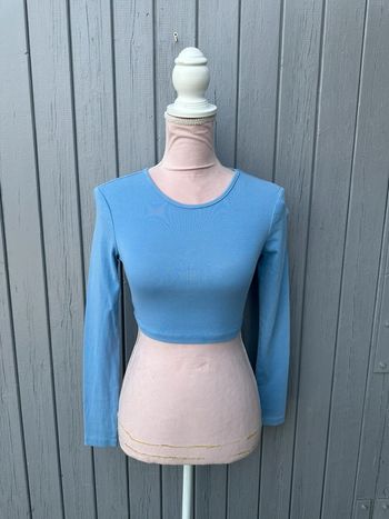 Haut manches longues bleu ciel crop top basic