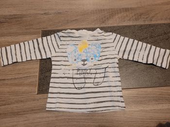 Tee-shirt manches longues fermeture sur l'arrière- 3 pommes 3 mois